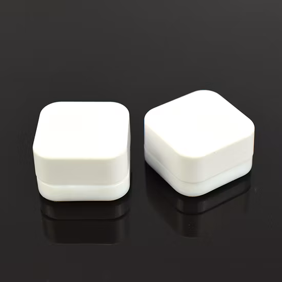 Custom 5ml 7ml 9ml Child Resistant Square Cube Qube White Glass Concentrate Jar with W/ White Smell Proof Cap